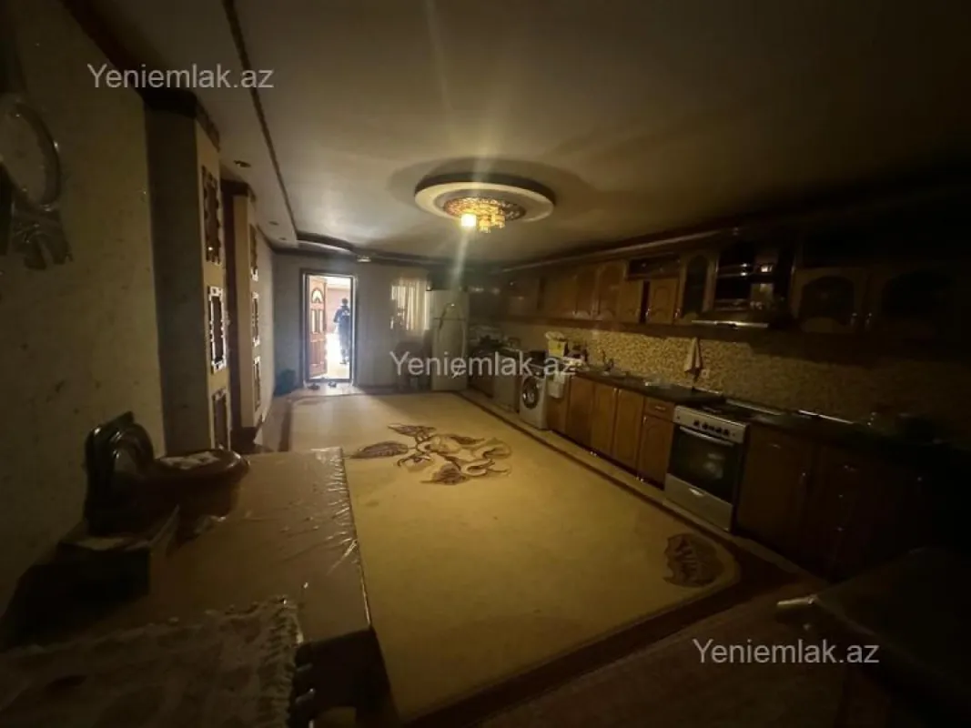 Satılır 16 otaqlı həyət evi 719 m²