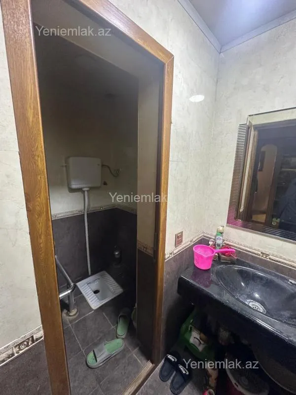 Satılır 16 otaqlı həyət evi 719 m²