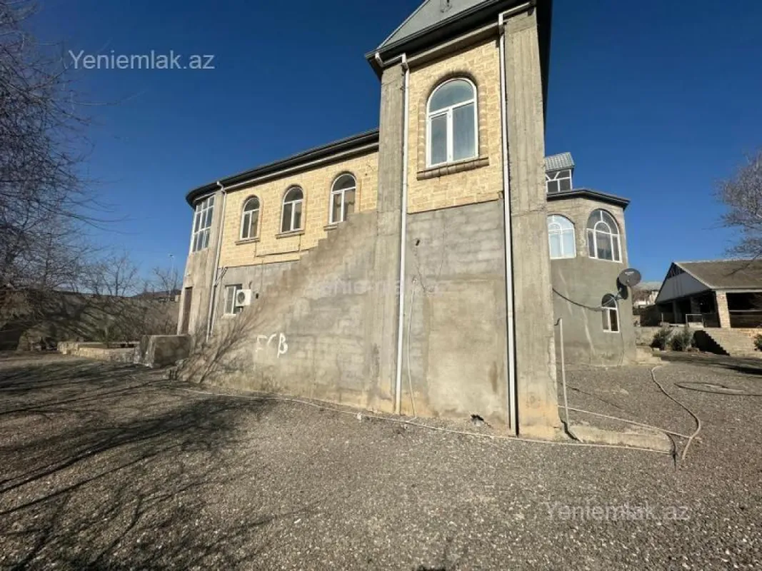 Satılır 16 otaqlı həyət evi 719 m²