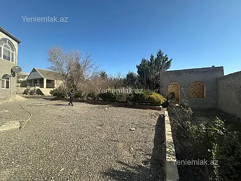 Satılır 16 otaqlı həyət evi 719 m²