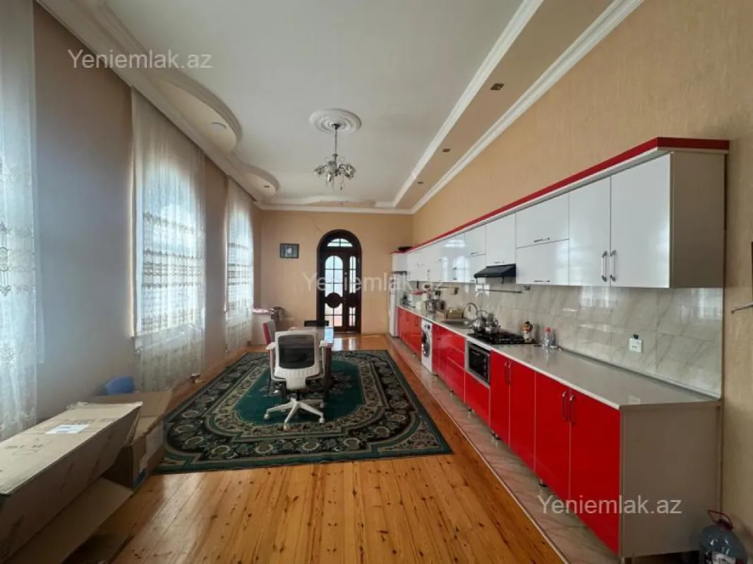 Satılır 16 otaqlı həyət evi 719 m²