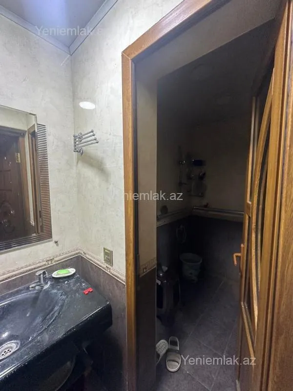 Satılır 16 otaqlı həyət evi 719 m²