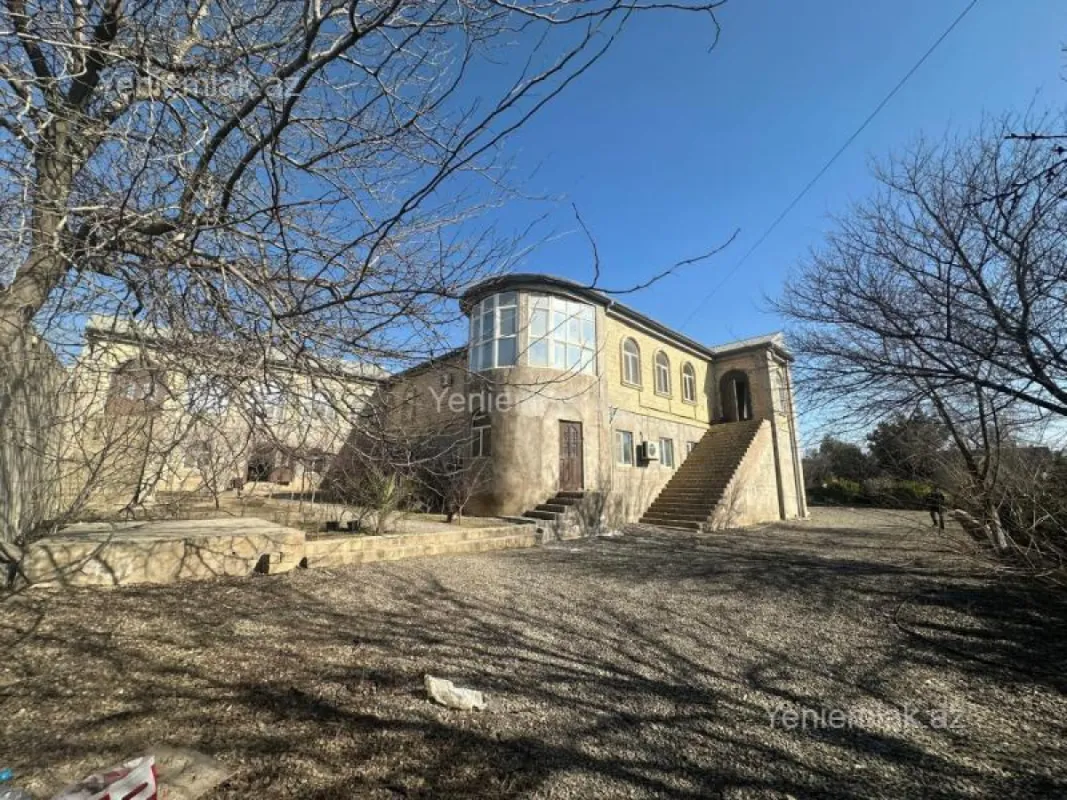 Satılır 16 otaqlı həyət evi 719 m²
