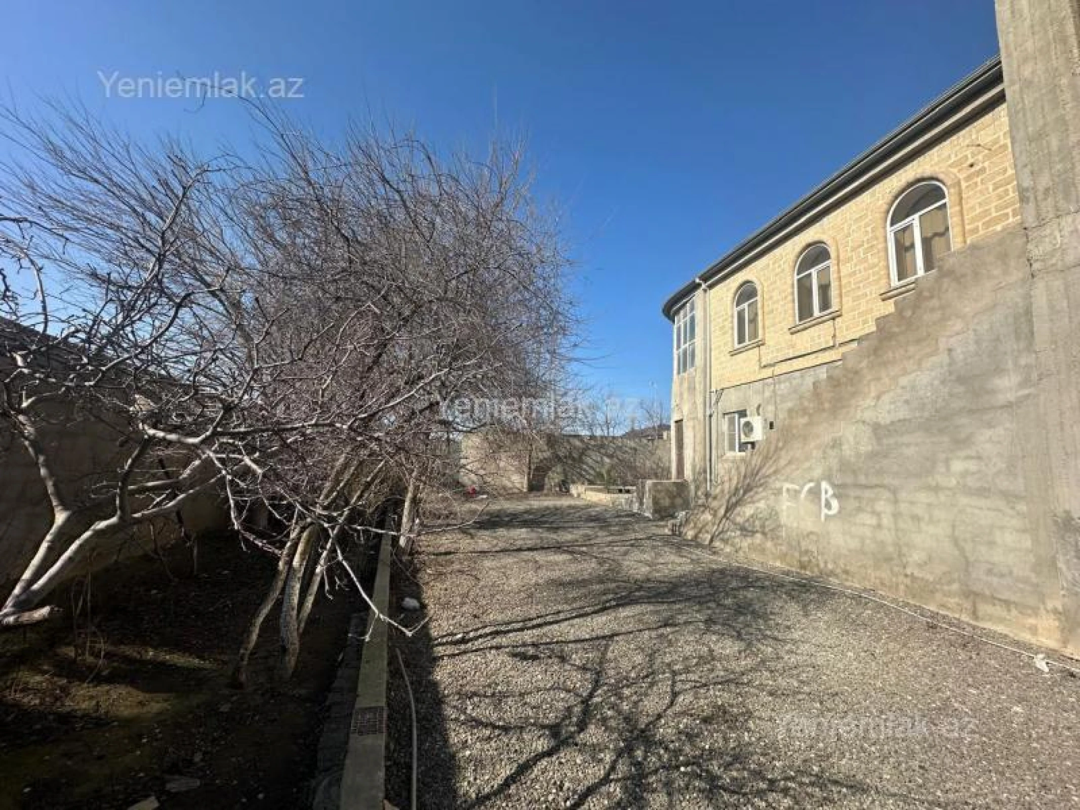 Satılır 16 otaqlı həyət evi 719 m²