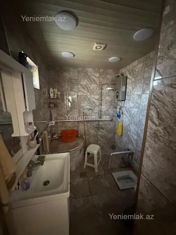 Satılır 16 otaqlı həyət evi 719 m²