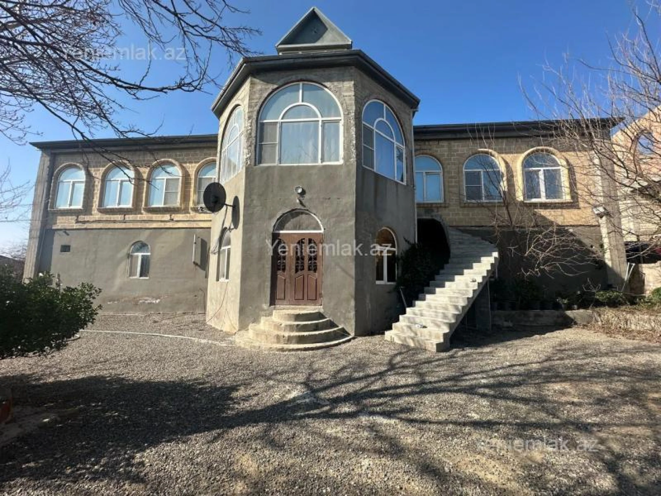 Satılır 16 otaqlı həyət evi 719 m²