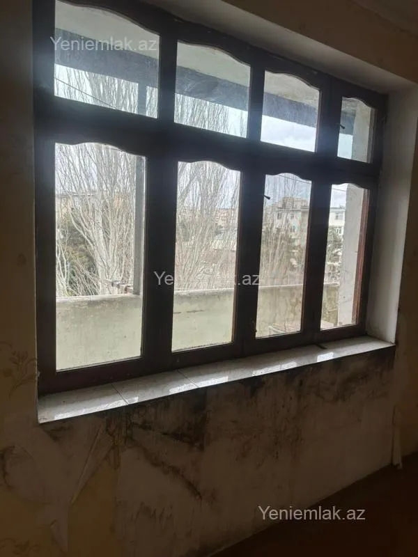 Satılır 4 otaqlı köhnə tikili 130 m²
