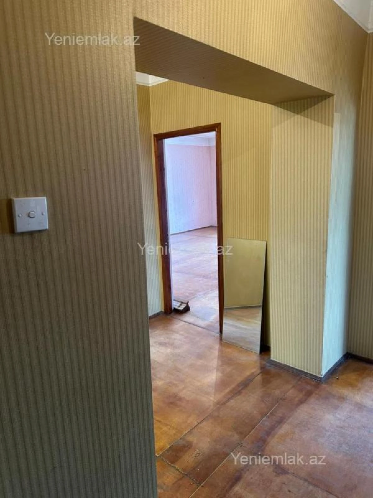 Satılır 4 otaqlı köhnə tikili 130 m²