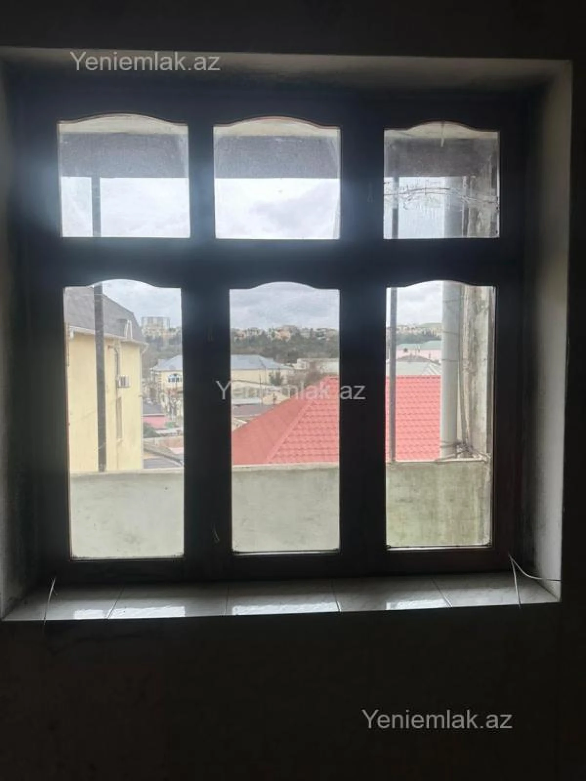 Satılır 4 otaqlı köhnə tikili 130 m²