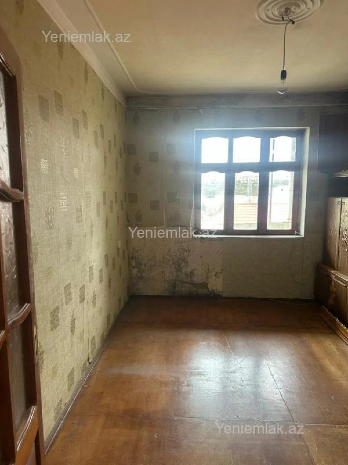 Satılır 4 otaqlı köhnə tikili 130 m²