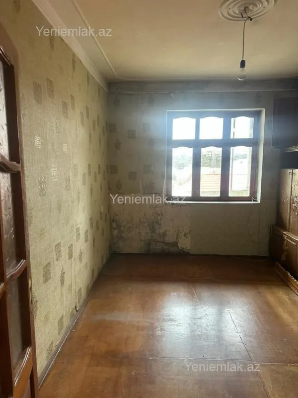 Satılır 4 otaqlı köhnə tikili 130 m²