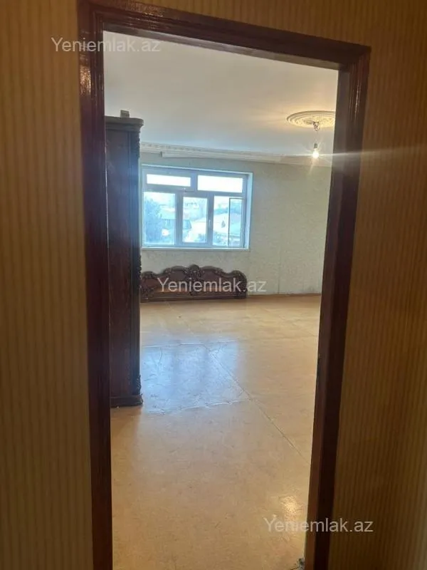 Satılır 4 otaqlı köhnə tikili 130 m²