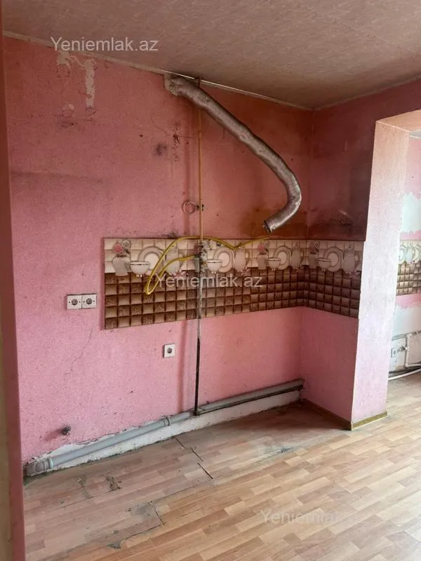 Satılır 4 otaqlı köhnə tikili 130 m²