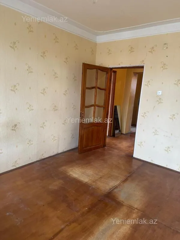 Satılır 4 otaqlı köhnə tikili 130 m²