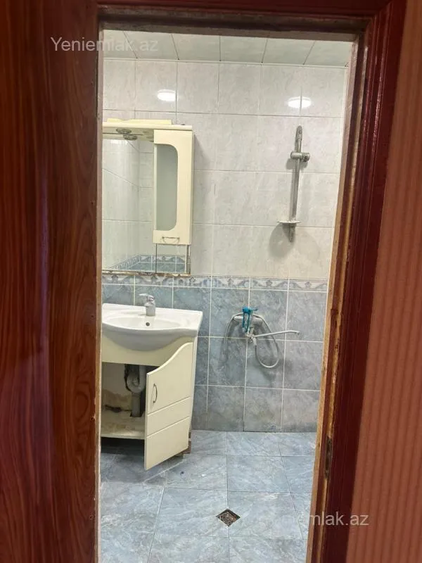 Satılır 4 otaqlı köhnə tikili 130 m²