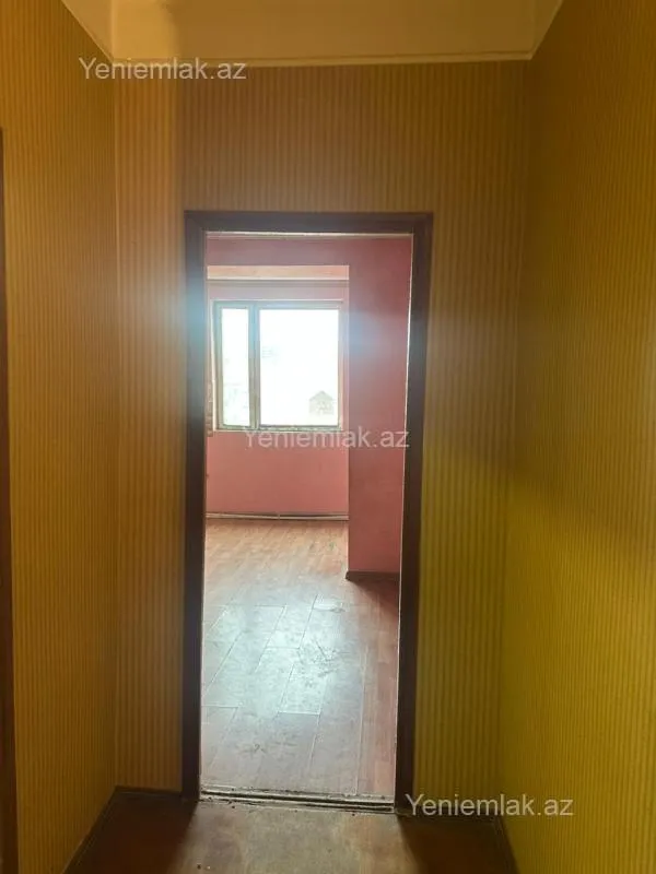 Satılır 4 otaqlı köhnə tikili 130 m²