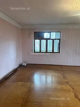 Satılır 4 otaqlı köhnə tikili 130 m²
