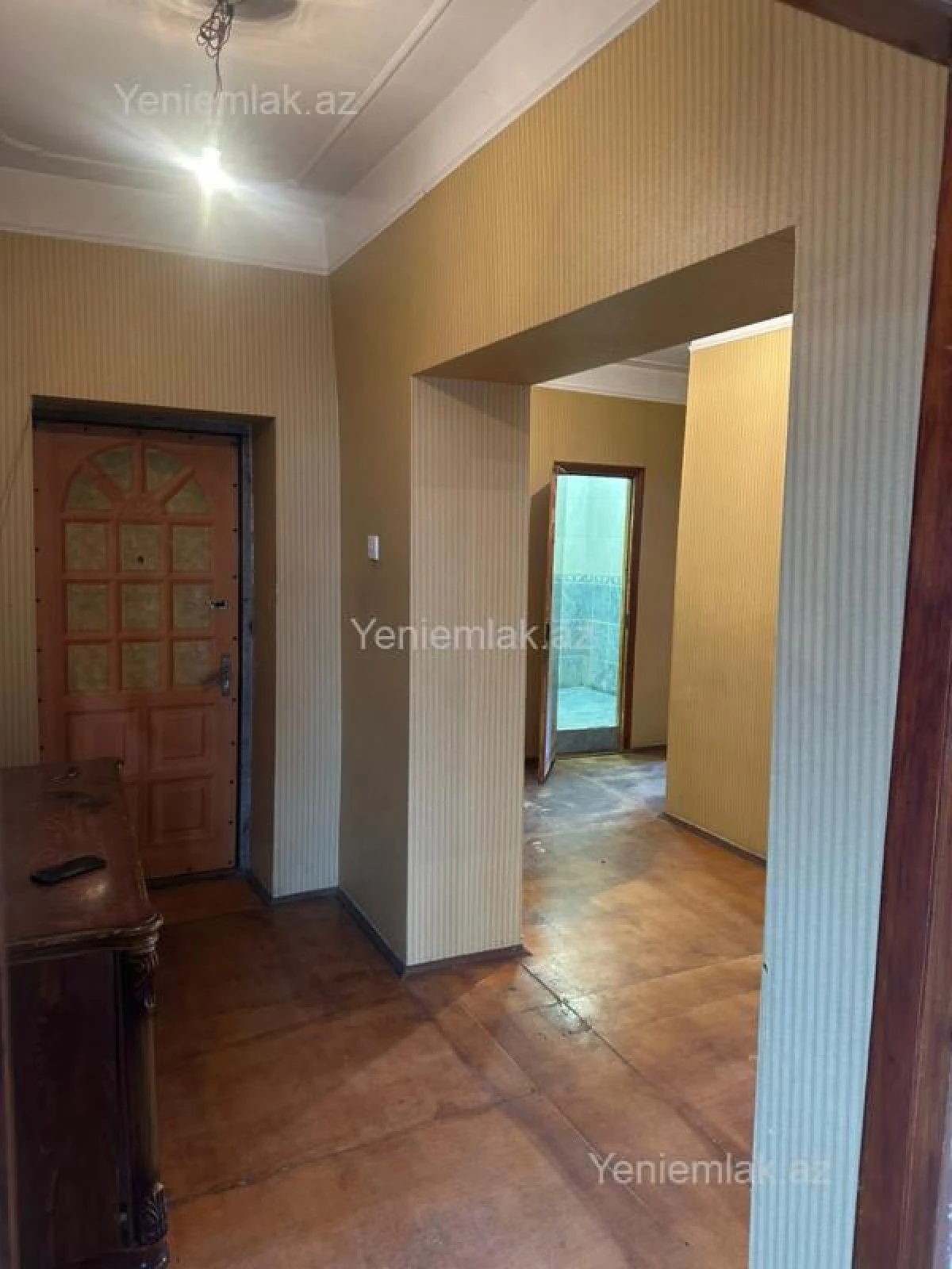 Satılır 4 otaqlı köhnə tikili 130 m²