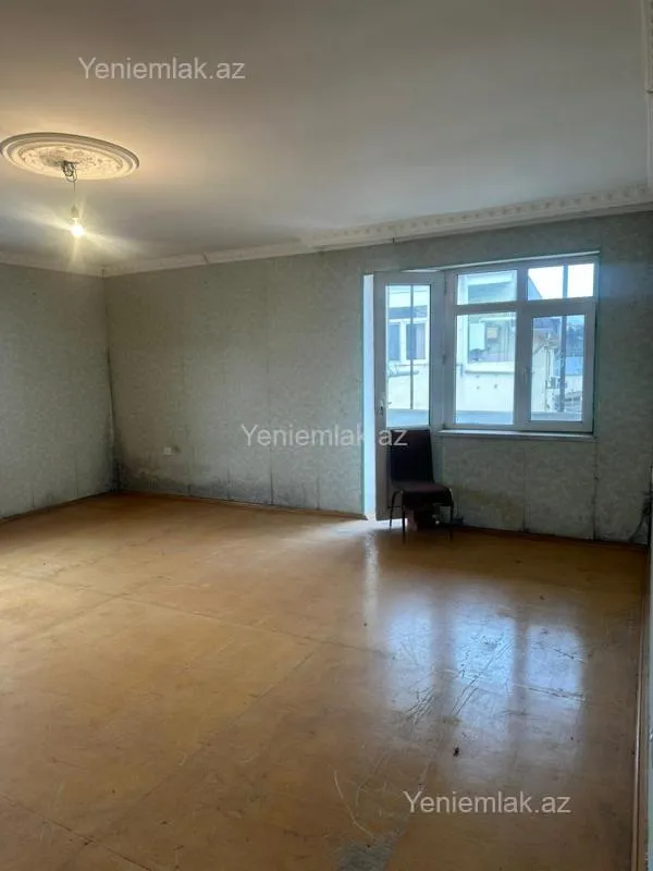 Satılır 4 otaqlı köhnə tikili 130 m²