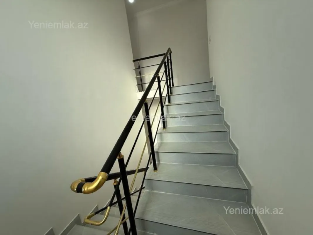Satılır 4 otaqlı həyət evi 180 m²