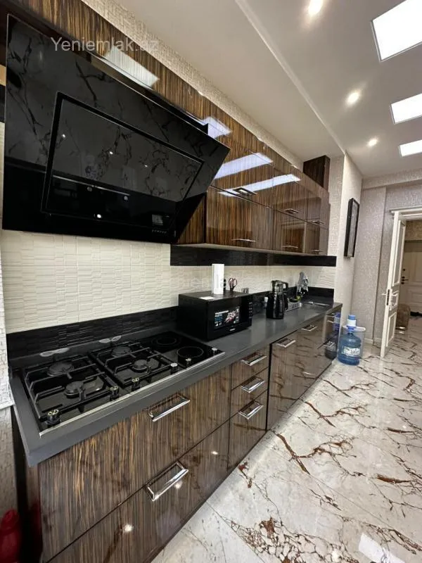 Satılır 3 otaqlı yeni tikili 150 m²