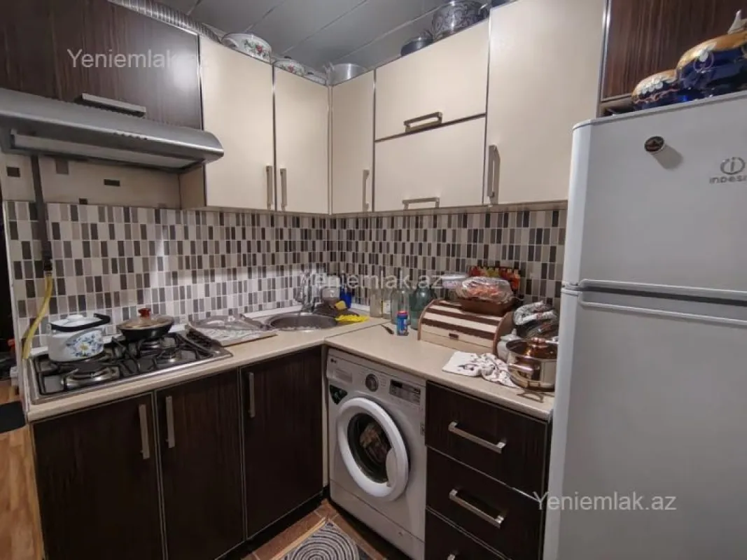 Satılır 1 otaqlı köhnə tikili 32 m²