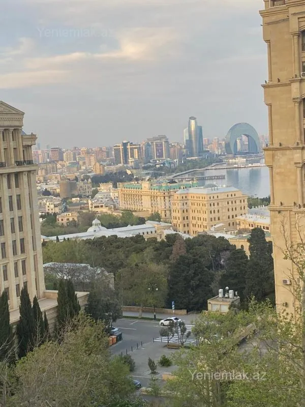 Satılır 2 otaqlı köhnə tikili 55 m²