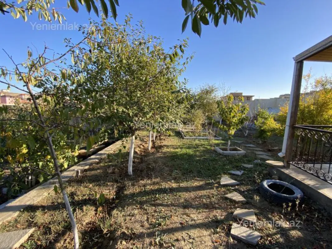 Satılır 3 otaqlı həyət evi 220 m²