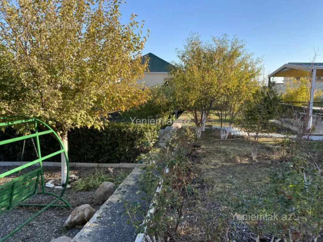 Satılır 3 otaqlı həyət evi 220 m²