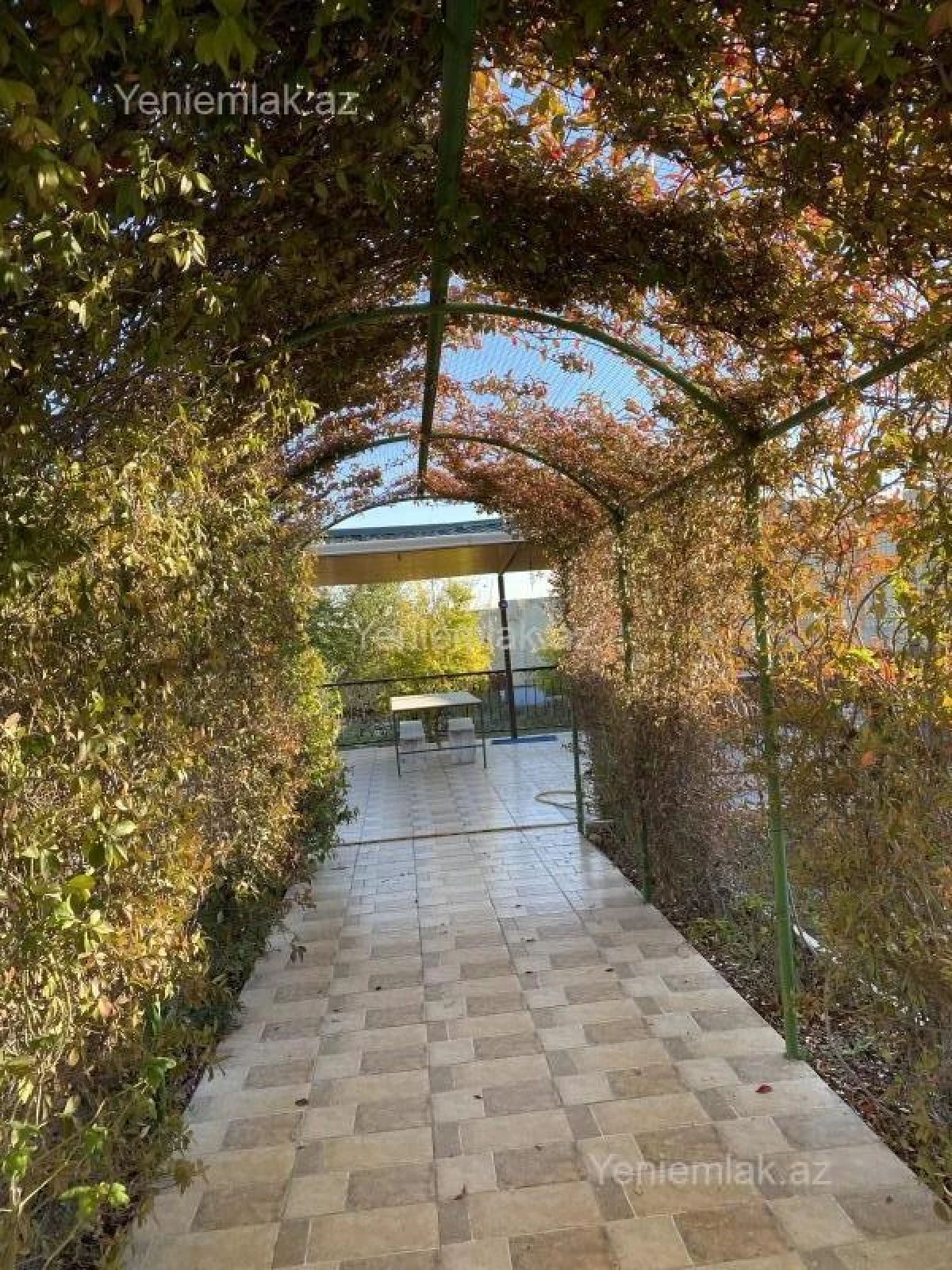 Satılır 3 otaqlı həyət evi 220 m²