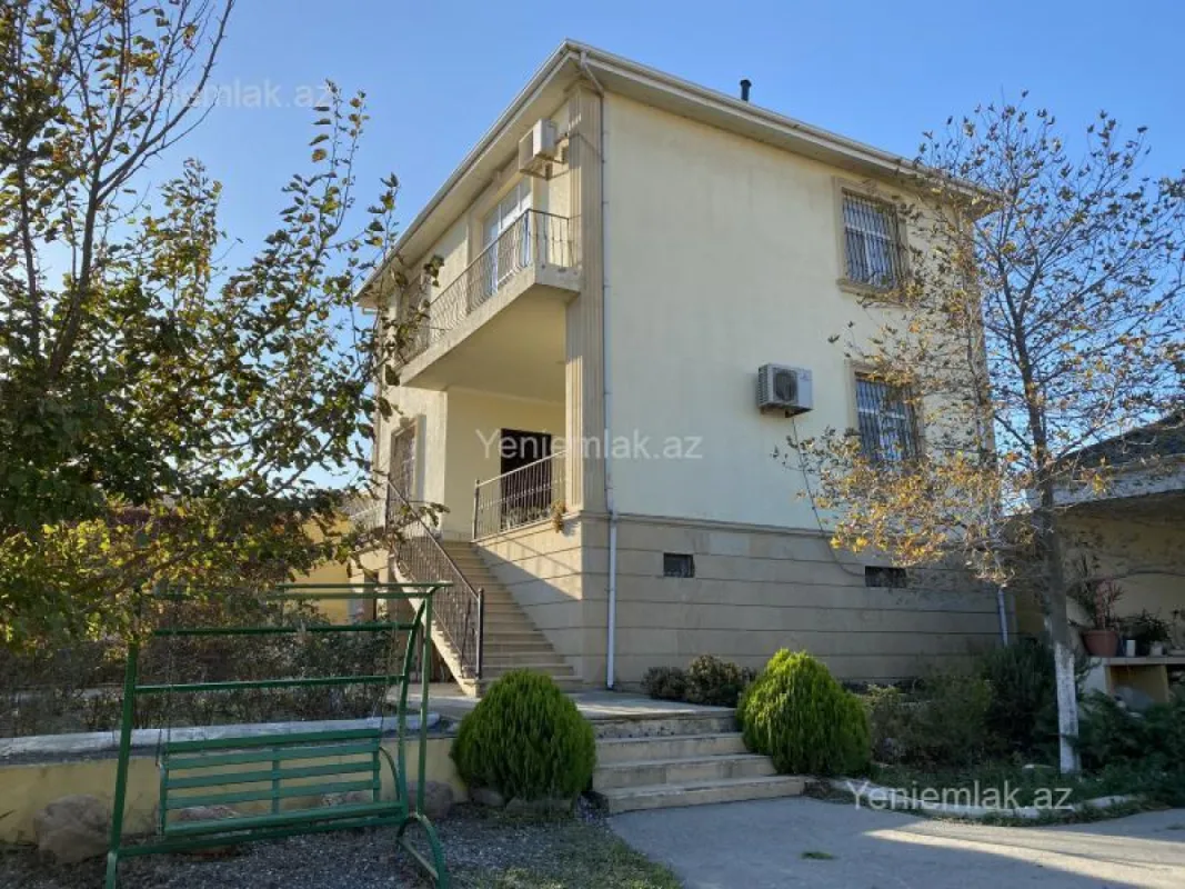 Satılır 3 otaqlı həyət evi 220 m²