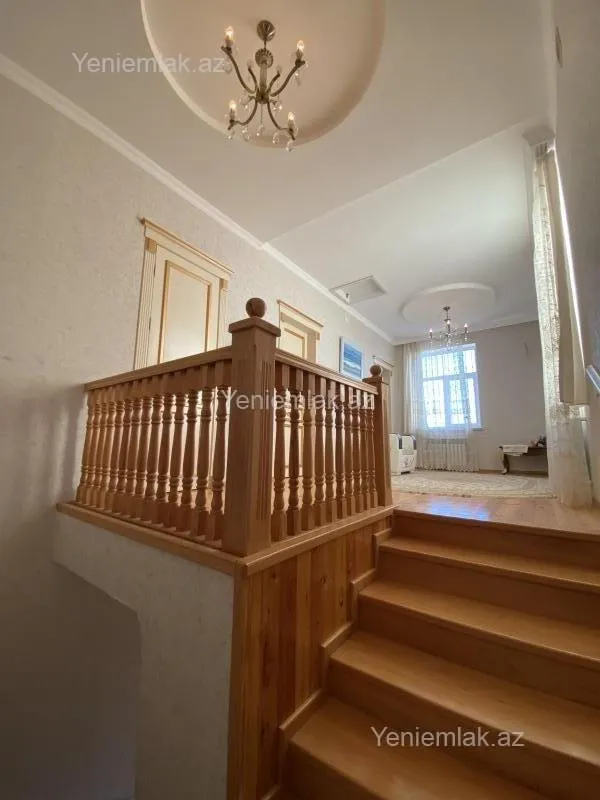 Satılır 3 otaqlı həyət evi 220 m²