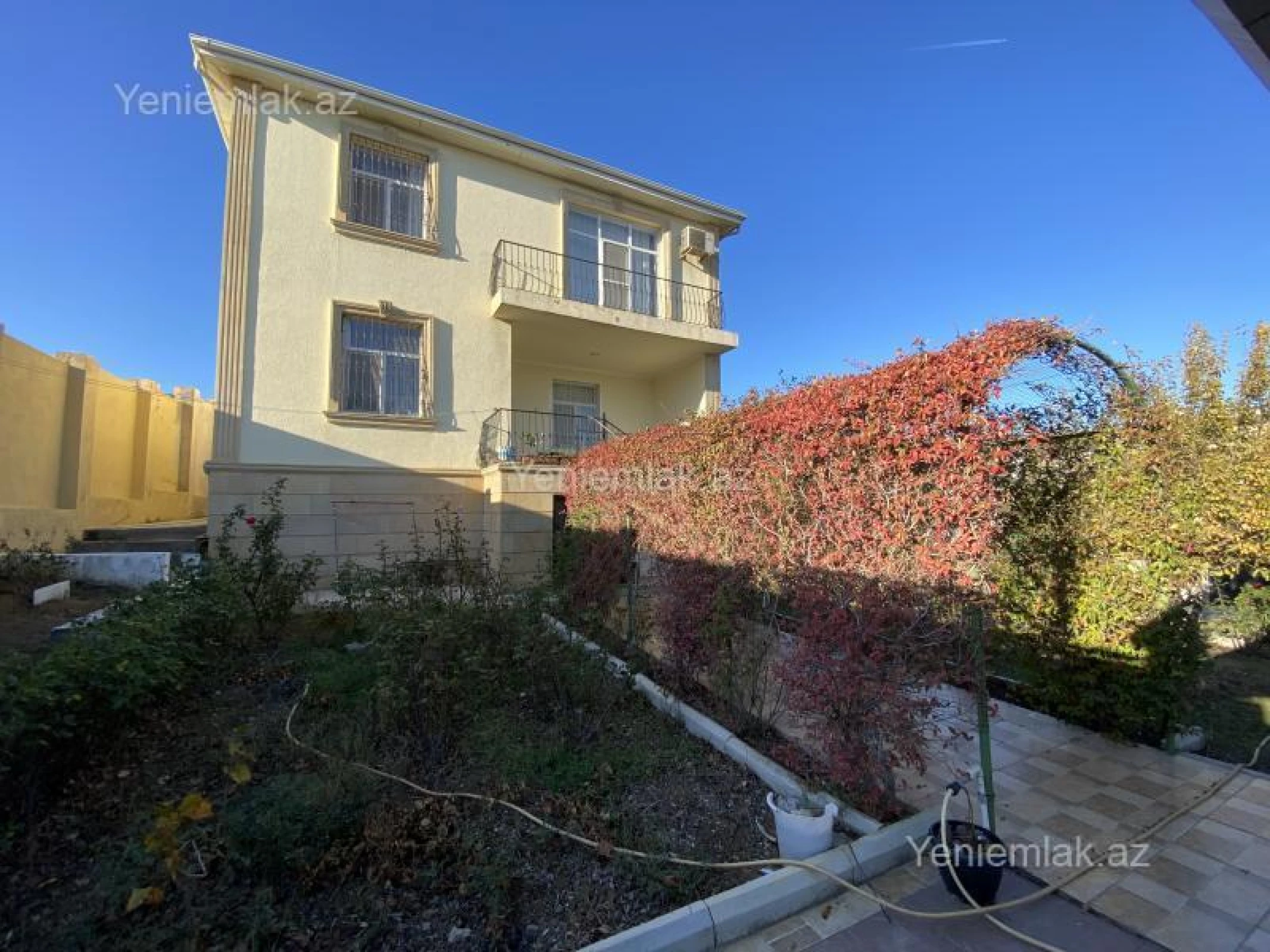 Satılır 3 otaqlı həyət evi 220 m²