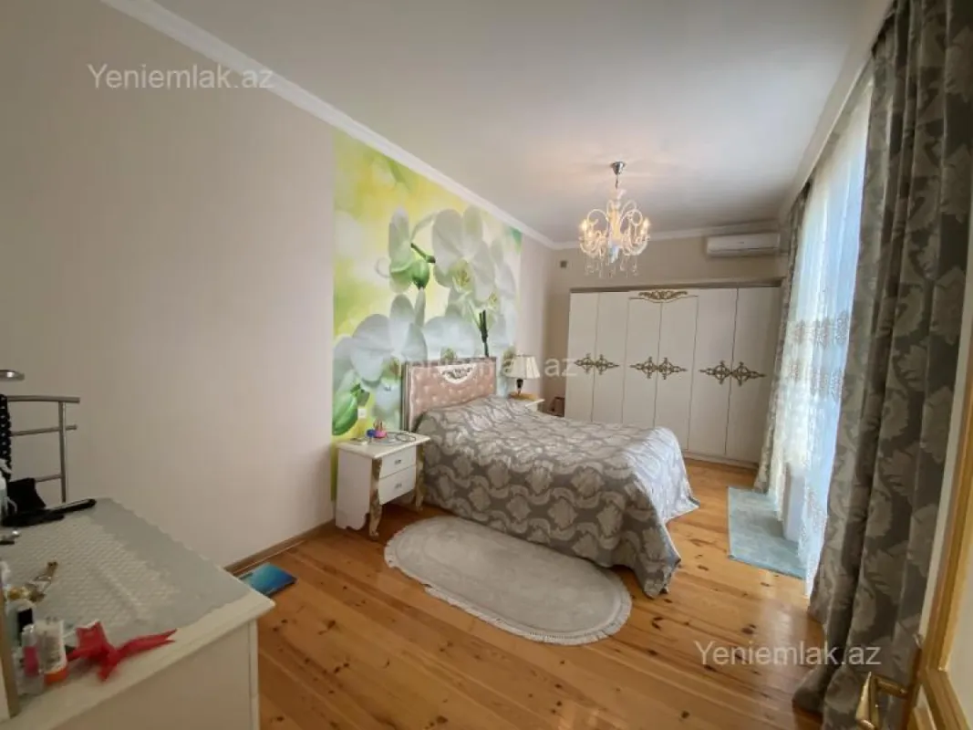 Satılır 3 otaqlı həyət evi 220 m²