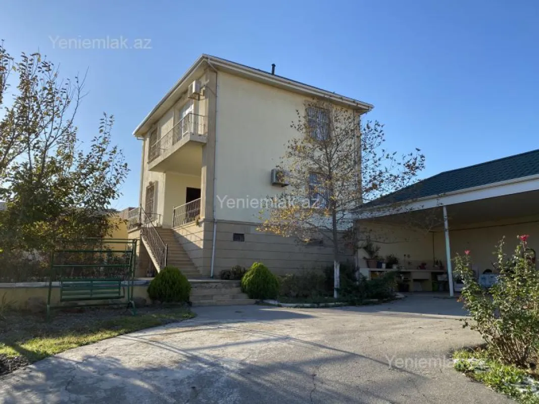 Satılır 3 otaqlı həyət evi 220 m²