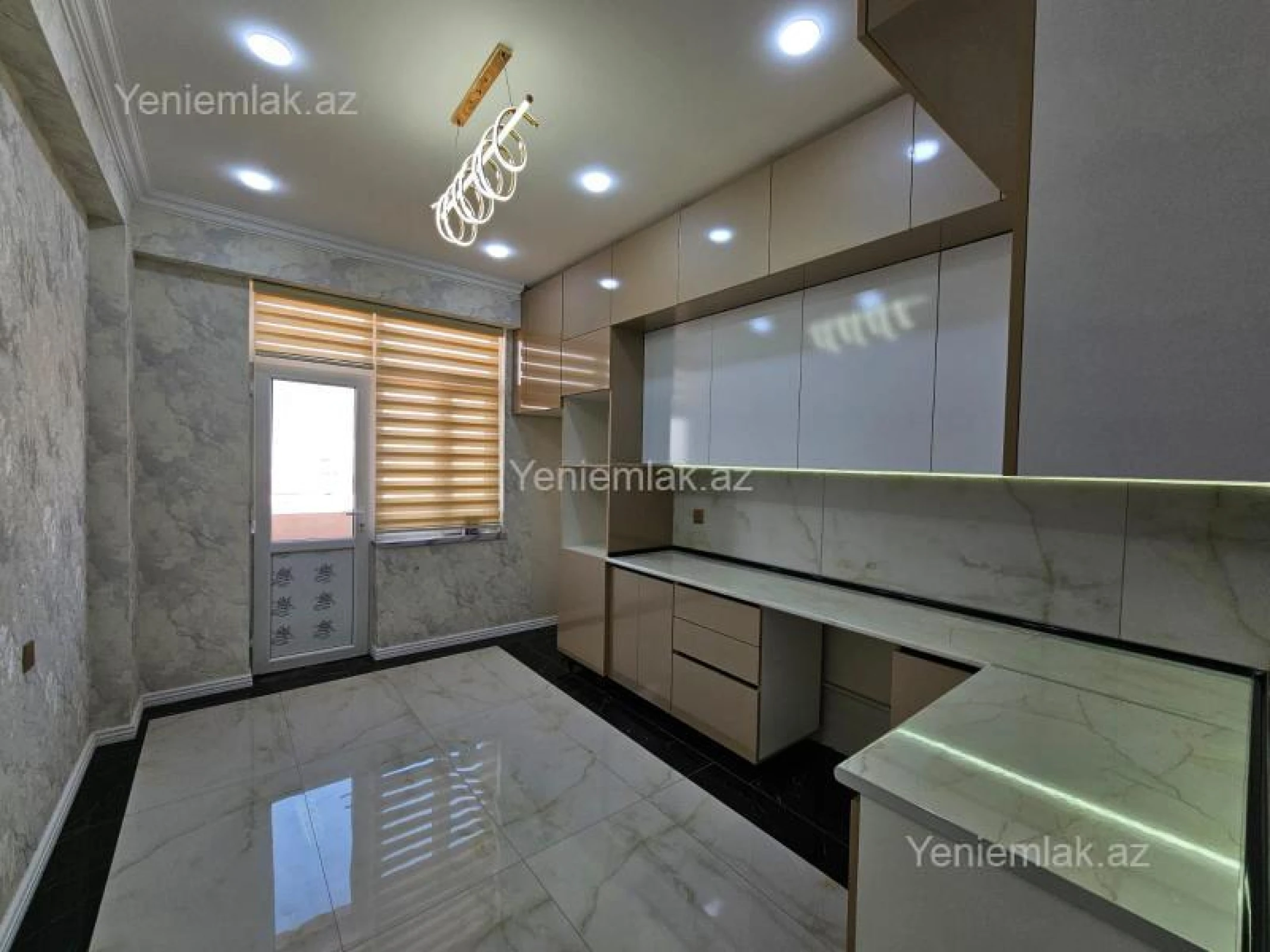 Satılır 2 otaqlı yeni tikili 65 m²