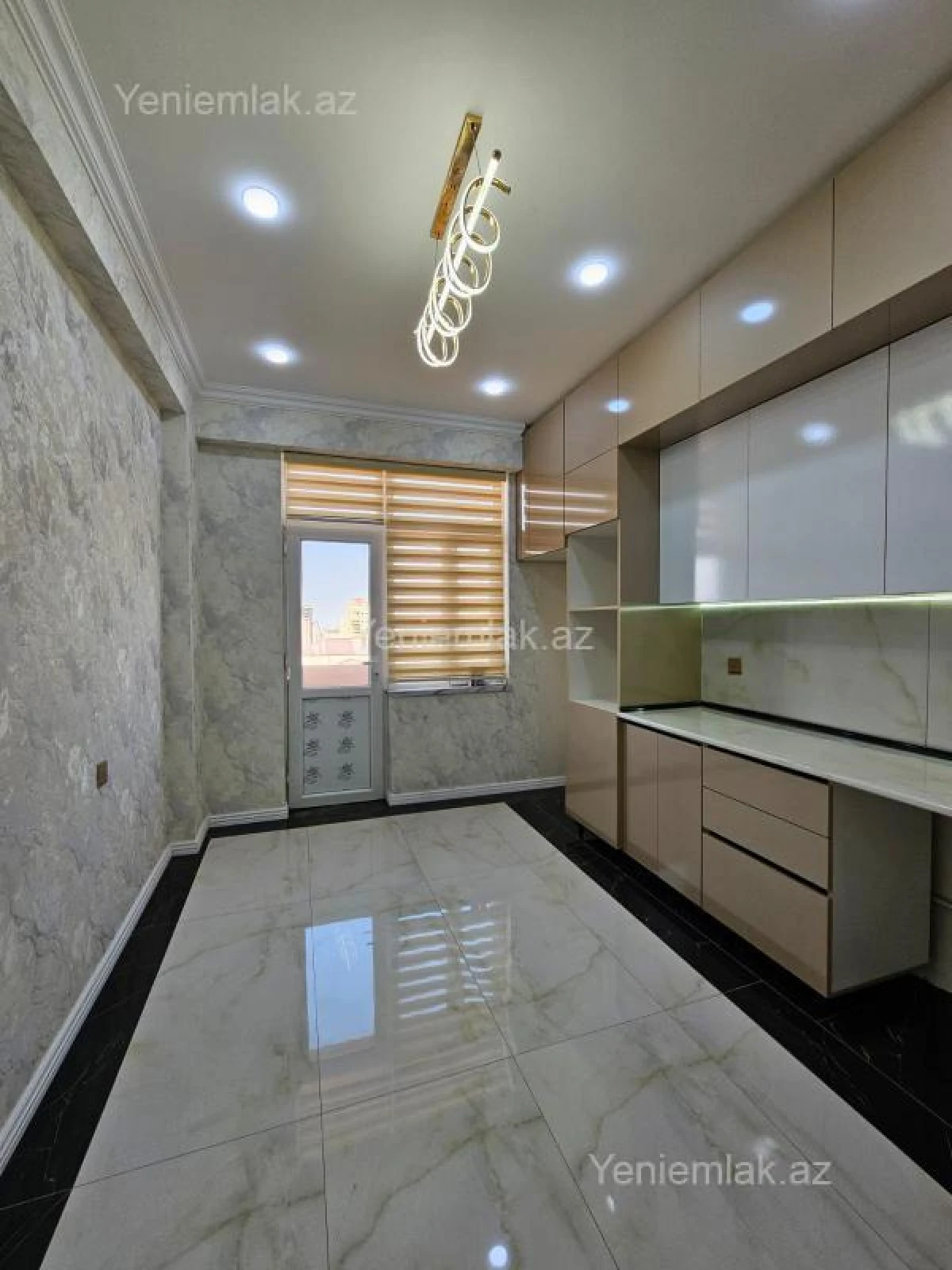 Satılır 2 otaqlı yeni tikili 65 m²