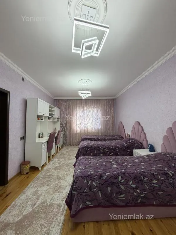 Satılır 5 otaqlı həyət evi 180 m²