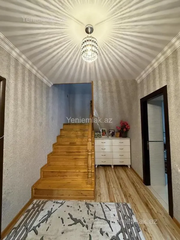 Satılır 5 otaqlı həyət evi 180 m²