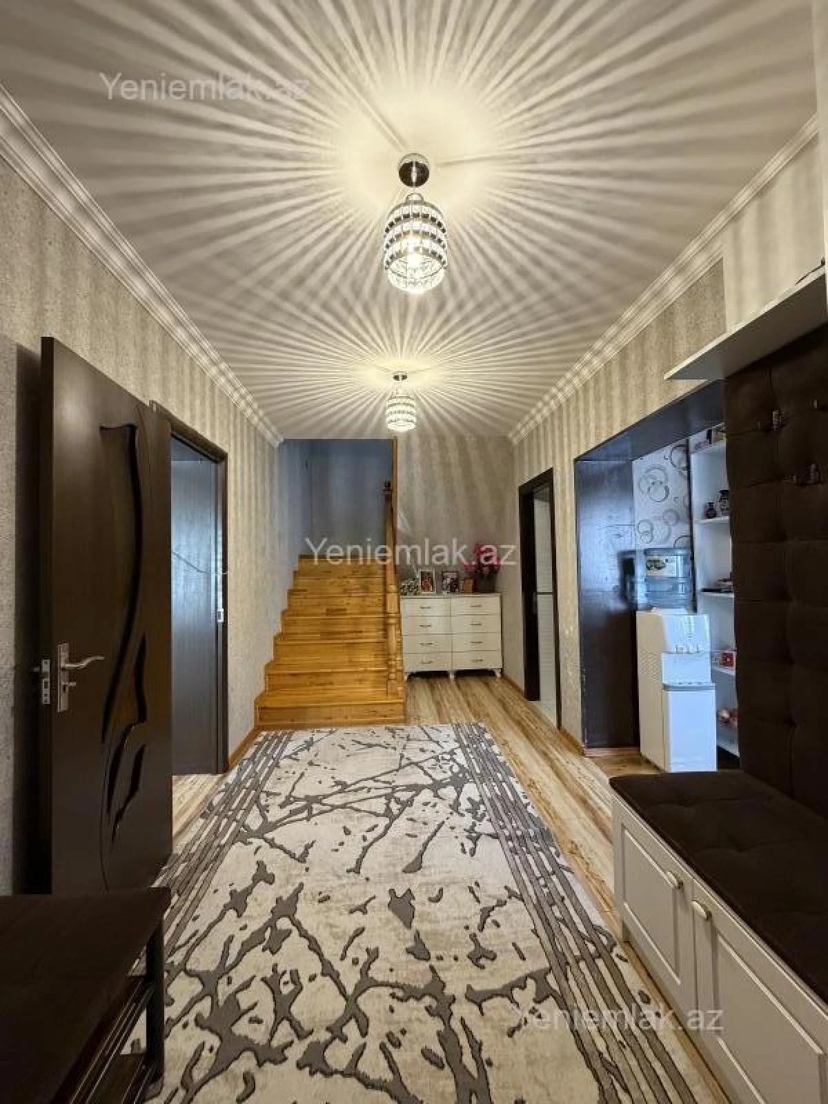 Satılır 5 otaqlı həyət evi 180 m²