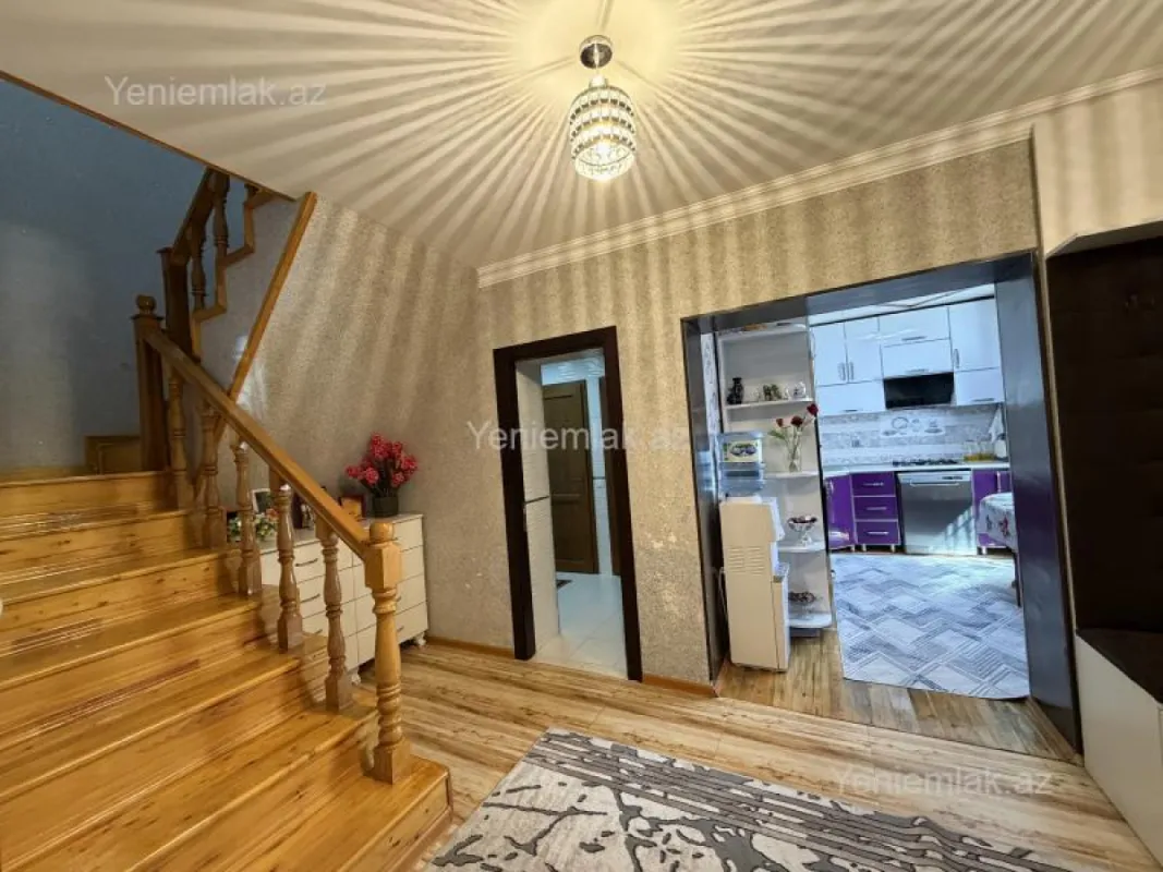 Satılır 5 otaqlı həyət evi 180 m²
