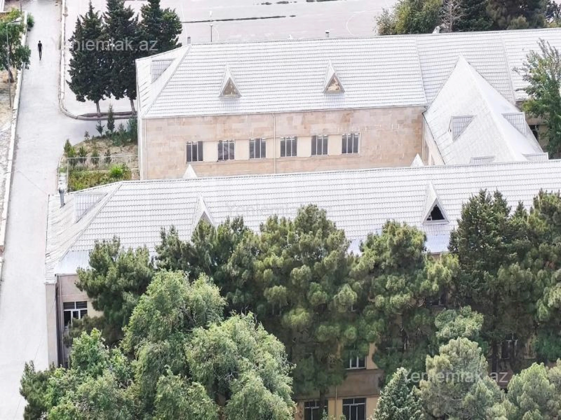 Satılır 3 otaqlı yeni tikili 131.5 m²