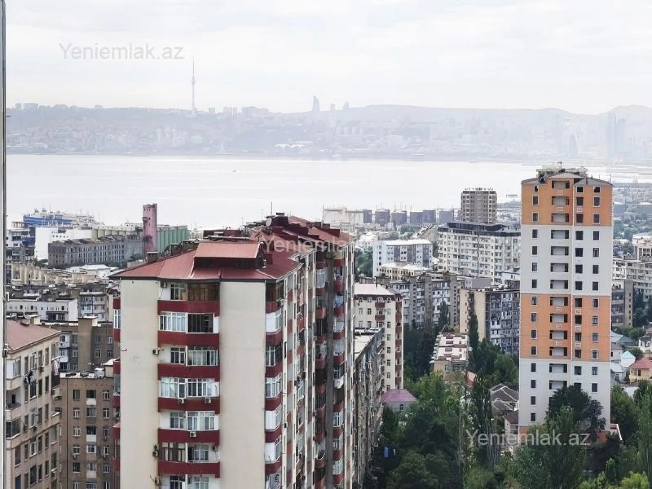 Satılır 3 otaqlı yeni tikili 131.5 m²
