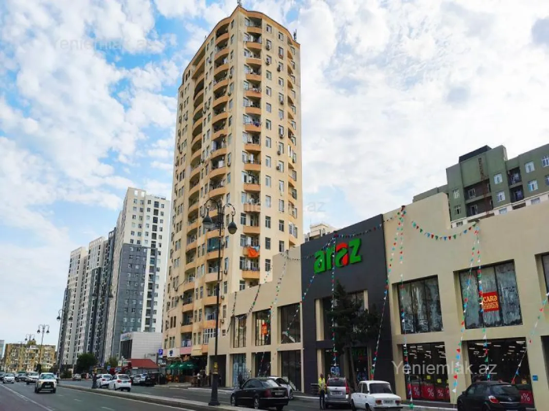 Satılır 3 otaqlı yeni tikili 131.5 m²