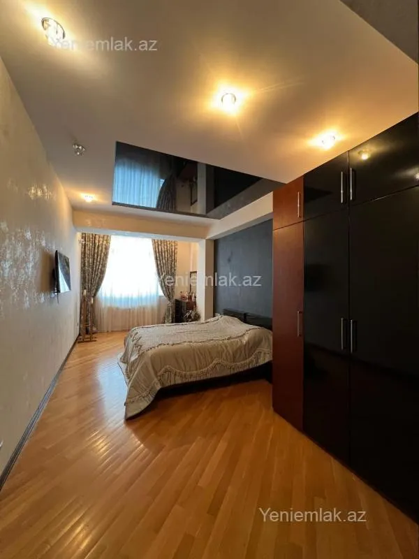 Satılır 3 otaqlı yeni tikili 160 m²