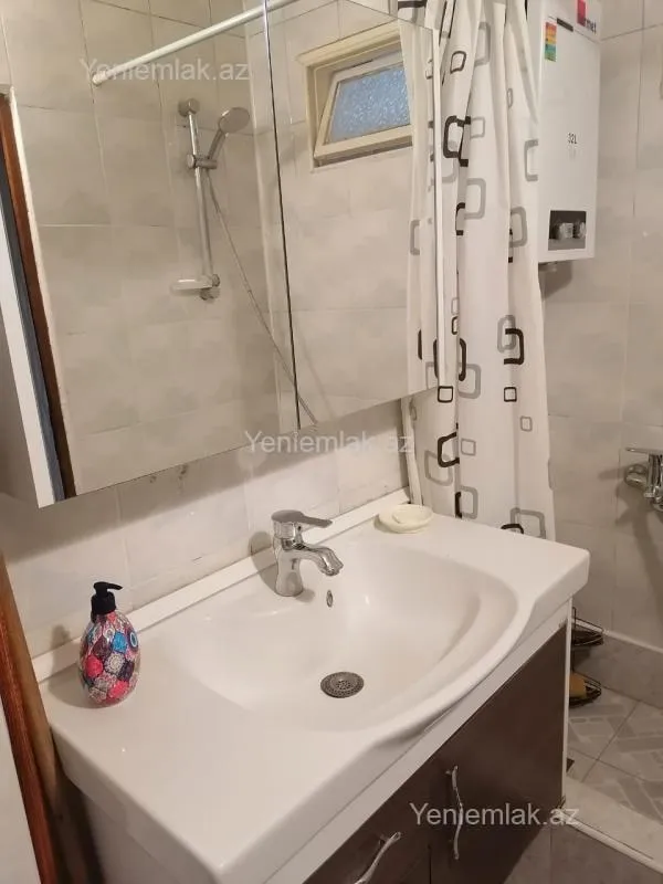 Satılır 3 otaqlı köhnə tikili 85 m²