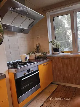 Satılır 3 otaqlı köhnə tikili 80 m²