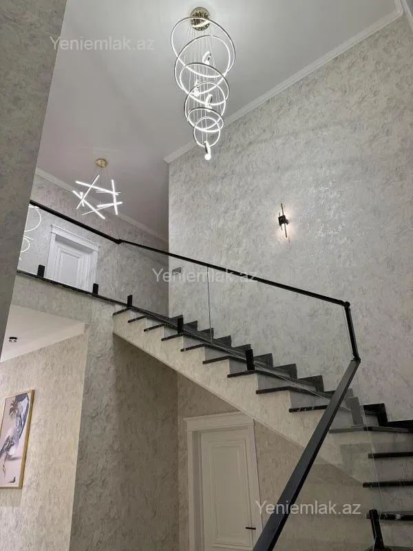 Satılır 6 otaqlı həyət evi 300 m²