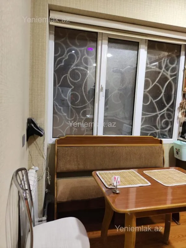 Satılır 3 otaqlı köhnə tikili 100 m²