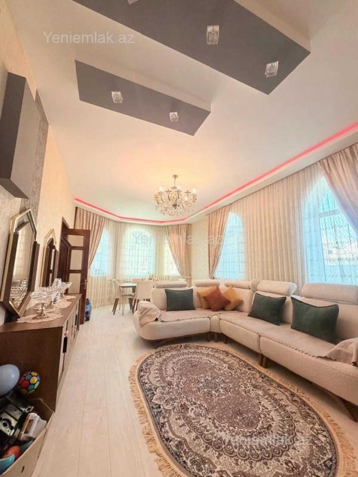 Satılır 5 otaqlı həyət evi 220 m²